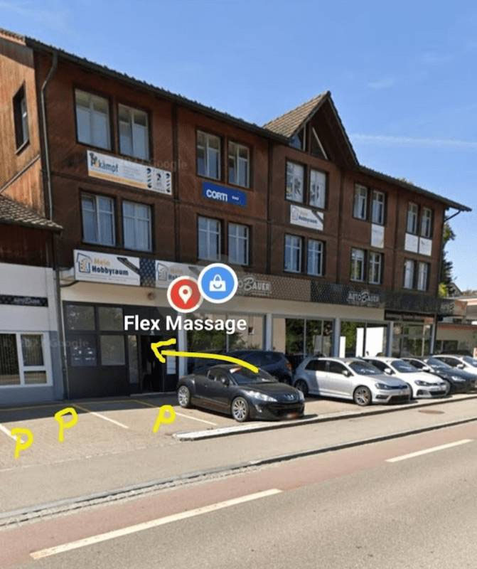 Eingang zum Gebäude der Flex Massage Praxis an der Zürcherstrasse 34 in Frauenfeld